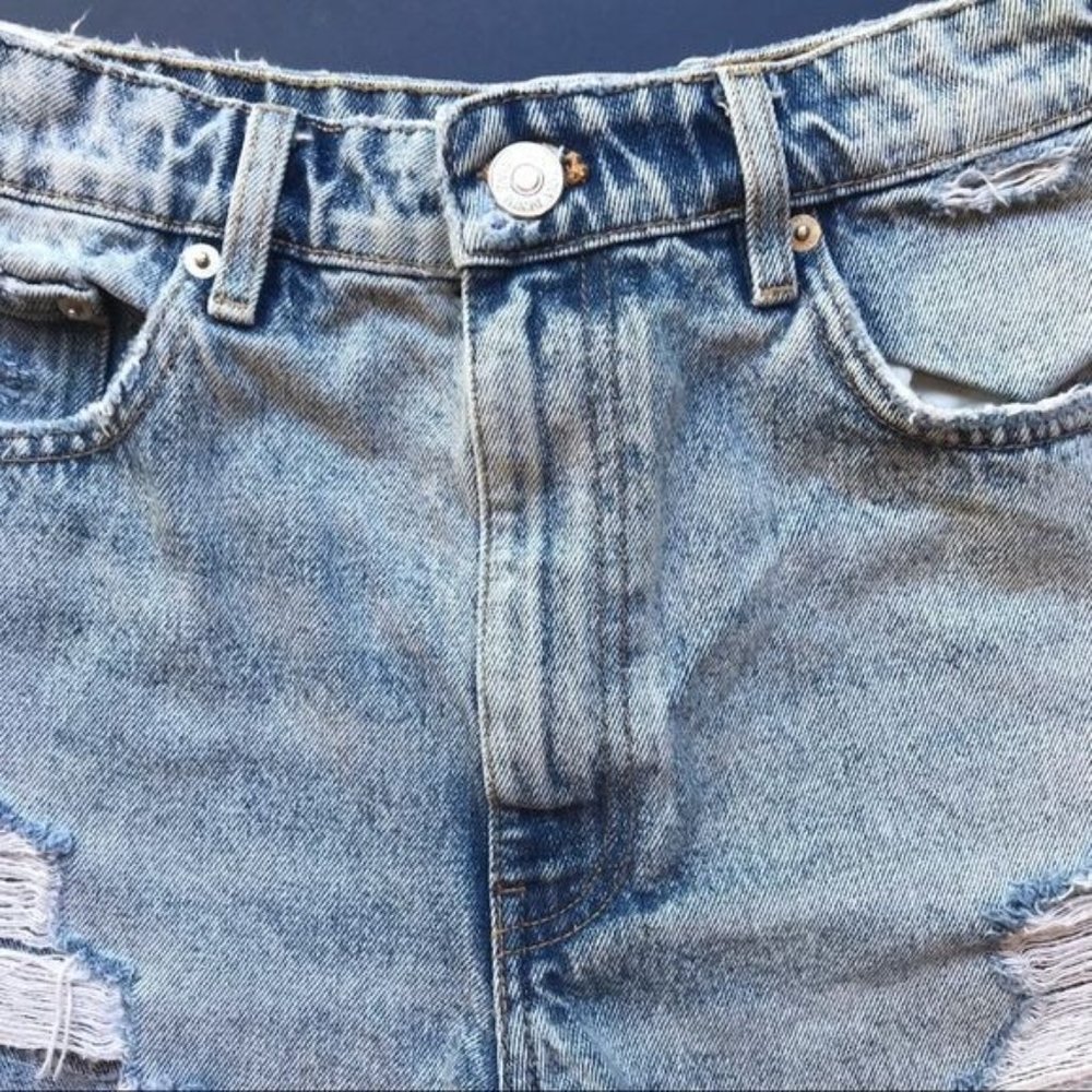 Zara Jean Cutoff Shorts with Manufactured Distressing, Size 6 - Picture 13 of 14